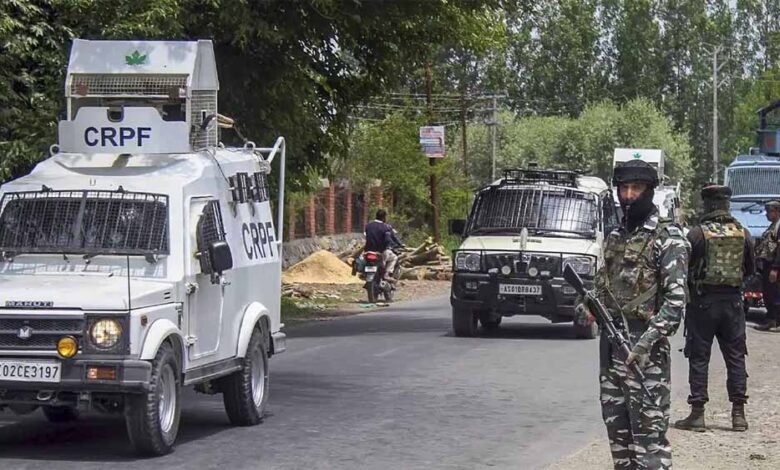 जम्मू हाईवे पर फैली सनसनी, मौके पर भारी पुलिस व सेना तैनात, मौके पर मचा हड़कंप 1 KSHITITECH jamu1 KSHITITECH