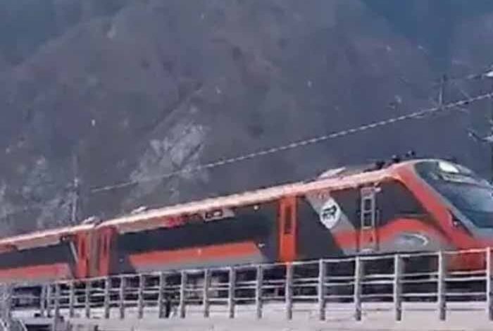 कटड़ा से श्रीनगर जाने वाली वंदे भारत की सुरक्षा करेंगे कमांडो, हाथों में मशीन गन, बुलेट प्रूफ जैकेट 1 KSHITITECH jk1 KSHITITECH