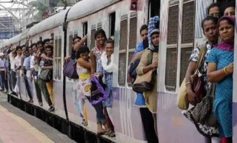 ठाणे जिले के मुंब्रा स्टेशन पर हुए दर्दनाक हादसे के बाद रेलवे ने सुरक्षा व्यवस्था में बड़े बदलाव की घोषणा की 1 KSHITITECH lokal1 KSHITITECH