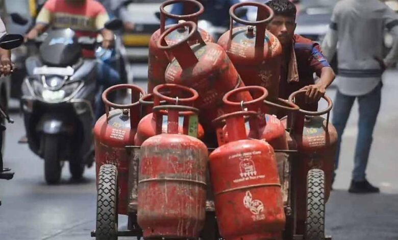 गैस उपभोक्ताओं को झटका! अब नहीं कर पाएंगे ऑनलाइन बुकिंग? 1 KSHITITECH lpg1 KSHITITECH