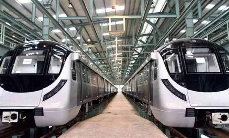 15 से 20 मिनट में चल रही एक मेट्रो, अब इंदौर मेट्रो में सफर के लिए देना होगा 15 रुपये किराया 1 KSHITITECH metro 3 KSHITITECH