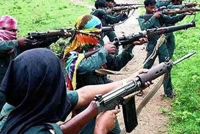 तीन ग्रामीणों की हत्या के नक्सलियों ने 12 ग्रामीणों को किया रिहा 1 KSHITITECH naxal3 KSHITITECH