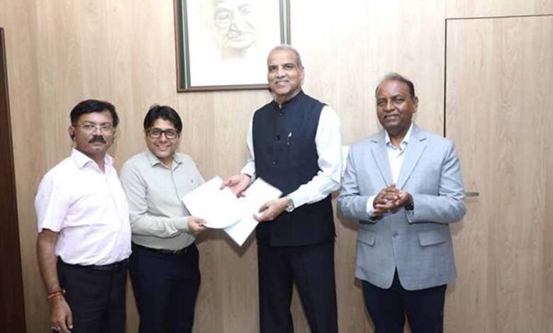 मध्यप्रदेश राज्य निर्वाचन आयोग 25 हजार ईव्हीएम महाराष्ट्र राज्य निर्वाचन आयोग को देगा, दोनों आयोग के बीच हुआ एमओयू 1 KSHITITECH nir KSHITITECH