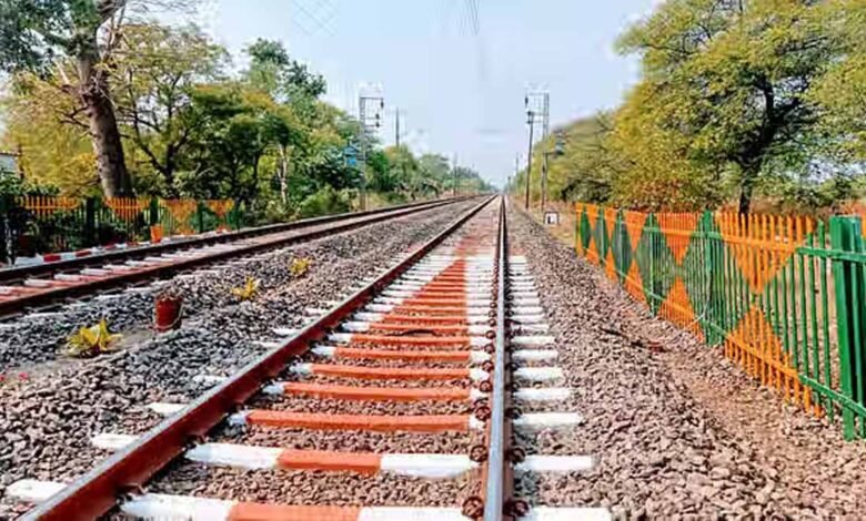 महू से मुख्तियारा बलवाड़ा के बीच पटरी बिछाई जाएगी, इंदौर-खरगोन वन मंडलों की 454 हेक्टेयर वनभूमि का अधिग्रहण होगा 1 KSHITITECH rail line59 3 KSHITITECH