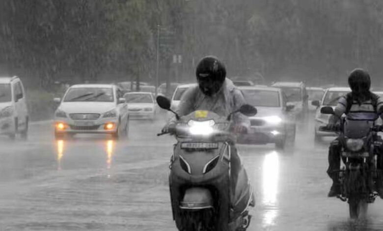 मध्यप्रदेश में मानसून की धमाकेदार एंट्री, 54 जिले भीगे, 96 घंटों तक मूसलाधार बारिश का अलर्ट 1 KSHITITECH rain A 53 2 KSHITITECH