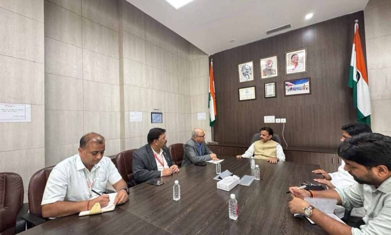 विंध्य क्षेत्र में हवाई सेवाओं के विस्तार के लिए उप मुख्यमंत्री शुक्ल और एलायंस एयर के अधिकारियों की महत्वपूर्ण बैठक 1 KSHITITECH sukl 8 KSHITITECH