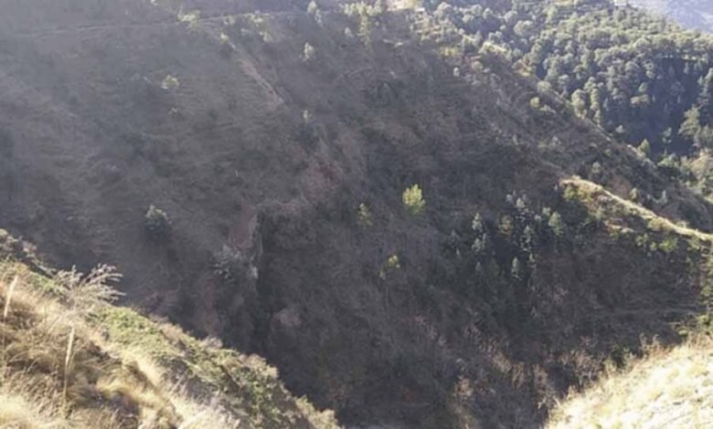 नई टिहरी-घनसाली मोटर मार्ग पर एक बस के पलटने की सूचना से मचा हड़कंप, पुलिस प्रशासन सक्रिय 1 KSHITITECH tihri KSHITITECH