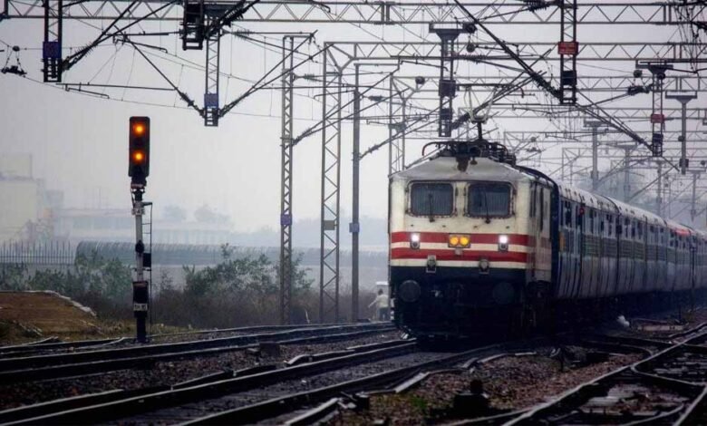 यात्रियों की मांग को ध्यान में रखते हुए साप्ताहिक ट्रेन में जुडेंगे 7 नए कोच, भोपालवासियों के लिए खुशखबरी 1 KSHITITECH tren1 KSHITITECH