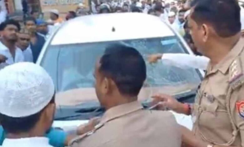 यूपी के चंदौली शहर में बकरीद पर माहौल खराब करने की कोशिश, नमाजी की कार का शीशा तोड़ने पर हंगामा 1 KSHITITECH up KSHITITECH