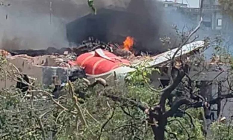 अहमदाबाद में विमान क्रैश, गुजरात के पूर्व सीएम विजय रुपाणी भी थे सवार, तुरंत ही रेस्क्यू टीम को मौके पर भेजा गया 1 KSHITITECH viman1 KSHITITECH