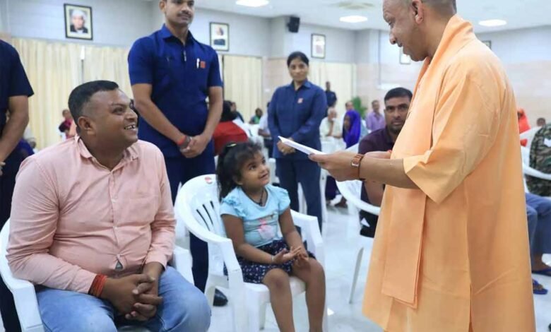 मुरादाबाद की मासूम वाची का नर्सरी में हुआ एडमिशन, सीएम योगी के पास जाकर लगाई थी गुहार 1 KSHITITECH yo1 4 KSHITITECH