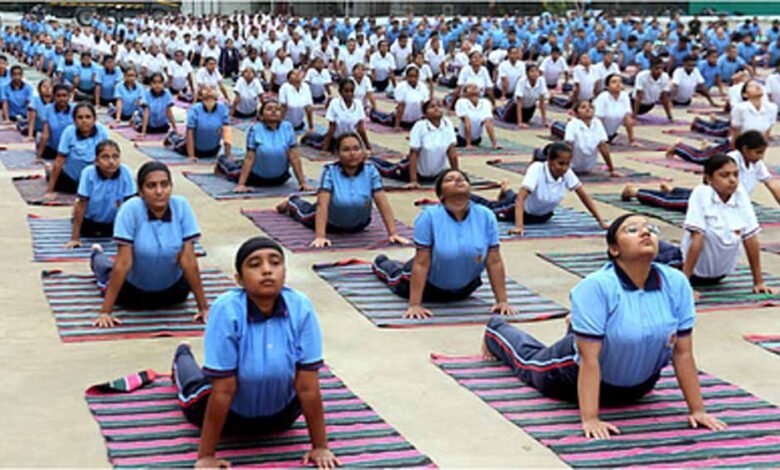 उत्तर प्रदेश : स्वस्थ जीवन का संदेश देते हुए विभिन्न जिलों में मनाया गया योग दिवस 1 KSHITITECH yog1 1 KSHITITECH