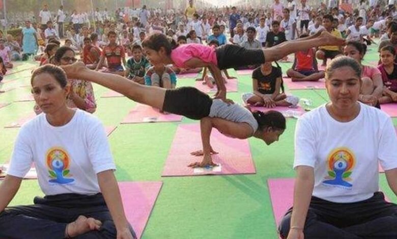 राजवाड़ा पर सामूहिक योग का कार्यक्रम, मुख्य अतिथि केन्द्रीय संचार मंत्री ज्योतिरादित्य सिंधिया होंगे 1 KSHITITECH yoga 99 3 1 KSHITITECH