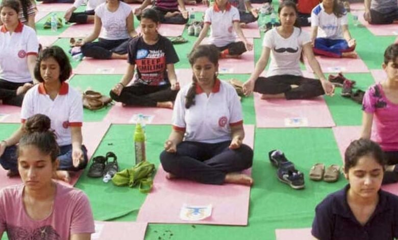 समय-सीमा बैठक में विश्व योग दिवस व धरती आबा अभियान के क्रियान्वयन की समीक्षा की 1 KSHITITECH yoga 99 4 KSHITITECH