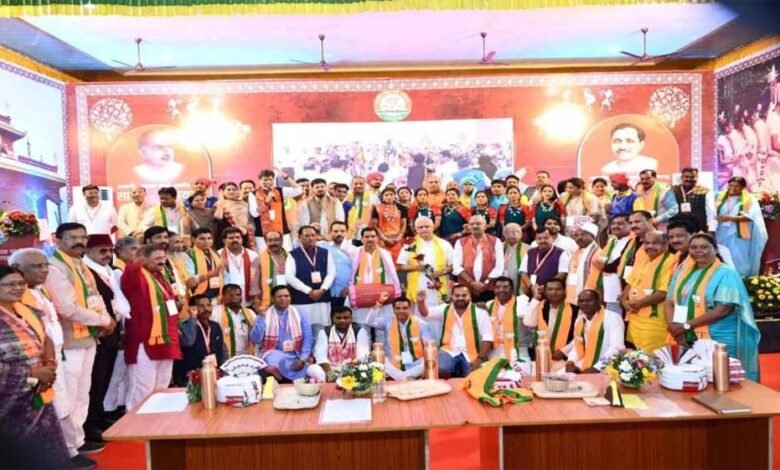 तीन दिवसीय भाजपा प्रशिक्षण शिविर का अंतिम दिन, सीएम साय बोले-जनप्रतिनिधियों को बेहतर ढंग से काम करने में मिलती है मदद 1 KSHITITECH 1 289 KSHITITECH