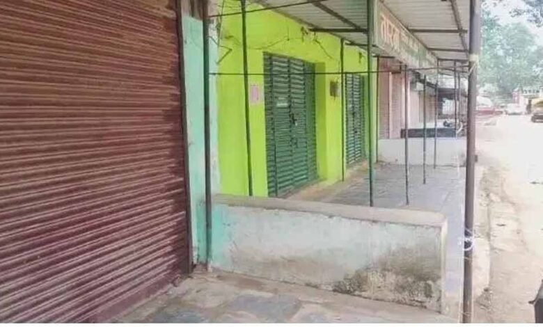 नगर की समस्याओं को लेकर व्यापारियों ने डौंडी में दुकानें रखी बंद 1 KSHITITECH 1 364 KSHITITECH