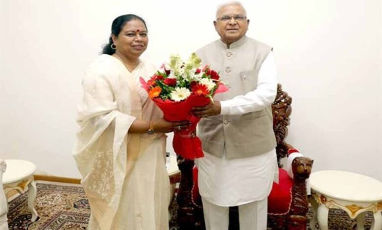 राज्यपाल पटेल ने महापौर मालती राय को दी बधाई 1 KSHITITECH 1 838 KSHITITECH
