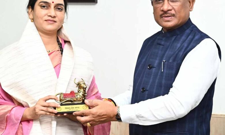 वॉटर वुमन शिप्रा पाठक का मुख्यमंत्री विष्णु देव साय ने किया सम्मान 1 KSHITITECH 1 98 KSHITITECH