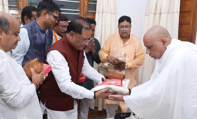 गुरु पूर्णिमा पर CM साय पहुंचे अघोर गुरुपीठ, ग्राम बनोरा में किए गुरु दर्शन 1 KSHITITECH 10A 119 1 KSHITITECH