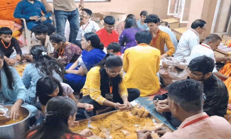 गुरु पूर्णिमा पर खंडवा में निभाई जा रही 'अतिथि देवो भव:' की परंपरा, दिखी संस्कृति की झलक 1 KSHITITECH 10A 37 KSHITITECH