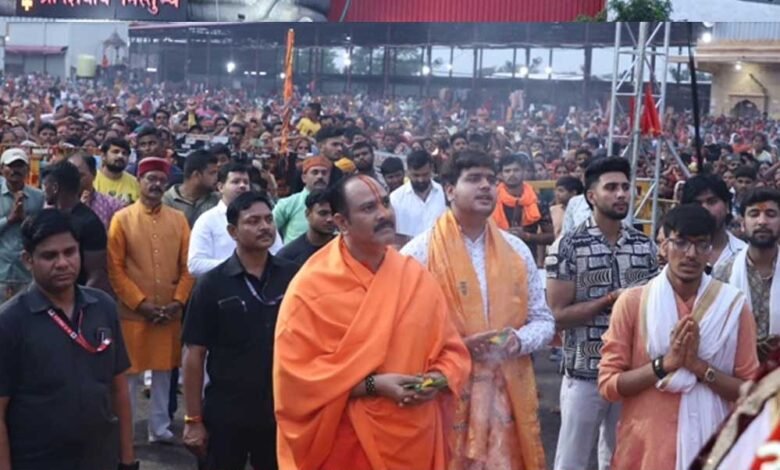 गुरु पूर्णिमा महोत्सव पर कुबेरेश्वरधाम में उमड़ रही श्रद्धालुओं की भीड़, गुरु दीक्षा का आयोजन 1 KSHITITECH 10A 46 KSHITITECH