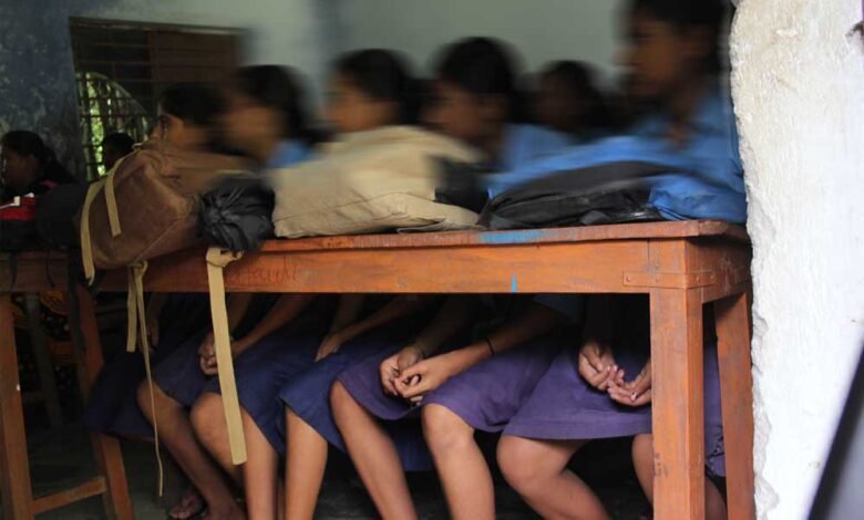 नाबालिग छात्राओं के कपड़े उतरवाने का आरोप, स्कूल में पीरियड जांच को लेकर मचा बवाल 1 KSHITITECH 10A 79 KSHITITECH