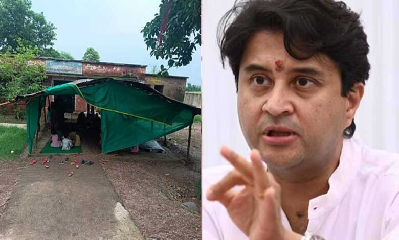 गुना कलेक्टर ने केंद्रीय मंत्री सिंधिया को किया आश्वस्त, विद्यालय भवन का निर्माण जल्द प्रारंभ 1 KSHITITECH 11A 96 KSHITITECH