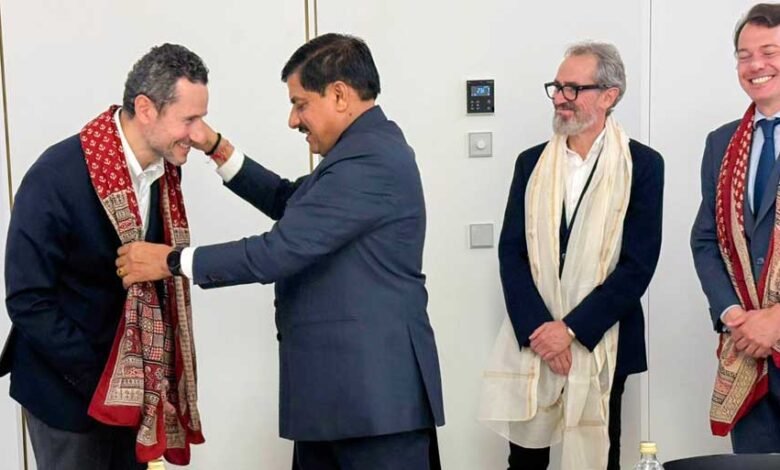 कपास से कपड़े तक: मध्यप्रदेश बना ट्रेसिबल टेक्सटाइल का हब : मुख्यमंत्री डॉ. यादव 1 KSHITITECH 17A 159 KSHITITECH