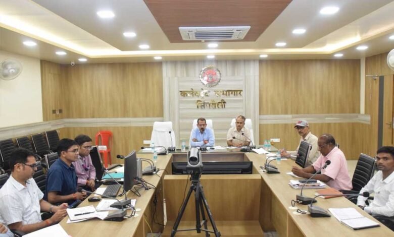 कलेक्टर ने हितग्राही मूलक योजनाओं की बैंकर्स के साथ की समीक्षा बैठक 1 KSHITITECH 18A 22 KSHITITECH