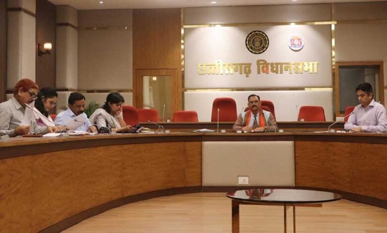 छत्तीसगढ़ के स्वास्थ्य मंत्री श्याम बिहारी जायसवाल वीडियो कॉन्फ्रेंसिंग के जरिए बैठक में हुए शामिल 1 KSHITITECH 19A 10 KSHITITECH