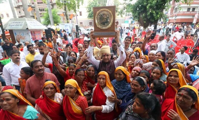 सफाई मित्रों के लिए खुशखबरी: हर माह ₹1,000 अतिरिक्त देंगे इंदौर नगर निगम 1 KSHITITECH 19A 51 KSHITITECH