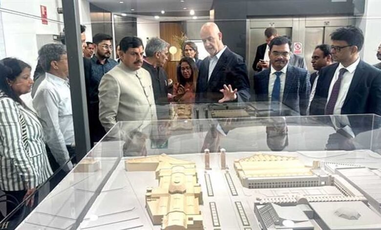 मुख्यमंत्री डॉ. यादव ने ‘फीरा दे बार्सिलोना’ में देखा स्पेन के स्मार्ट सिटी का मॉडल 1 KSHITITECH 19A 6 KSHITITECH