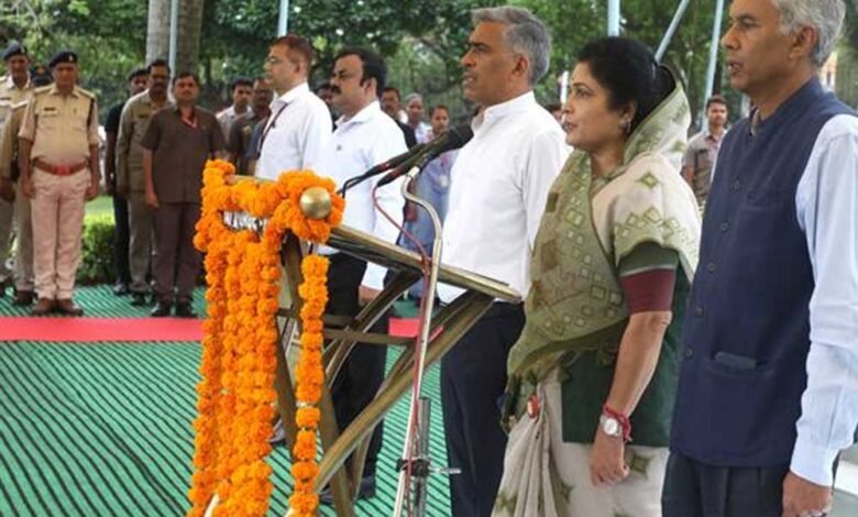 मंत्रालय में राष्ट्र-गीत एवं राष्ट्र-गान का हुआ सामूहिक गायन 1 KSHITITECH 1A 86 KSHITITECH