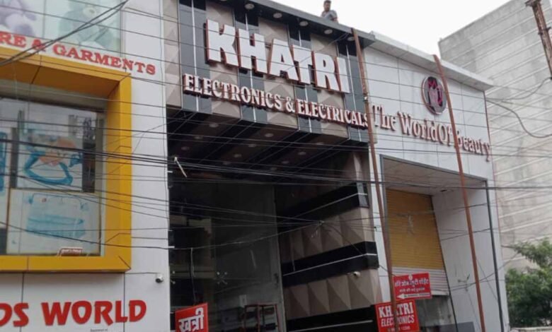 इंदिरा मार्केट स्थित इलेक्ट्रॉनिक्स दुकान में भीषण आग, लाखों का नुकसान 1 KSHITITECH 2 12 KSHITITECH