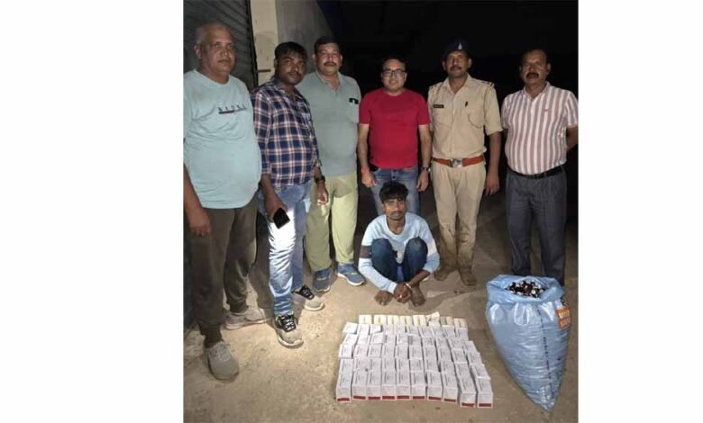 आबकारी उड़नदस्ता की टीम ने लग्जरी कार में नशीली इंजेक्शन की तस्करी कर रहे एक युवक को किया गिरफ्तार, मुख्य आरोपी फरार 1 KSHITITECH 2 138 KSHITITECH