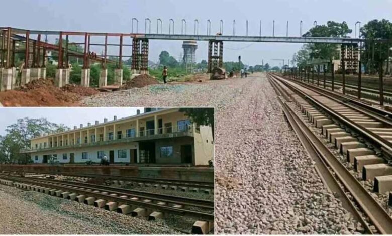 अभनपुर स्टेशन और निर्माणाधीन राजिम स्टेशन पर सुरक्षा इंतजामों और अन्य तैयारियों का रेल महाप्रबंधक ने किया निरीक्षण 1 KSHITITECH 2 4 KSHITITECH