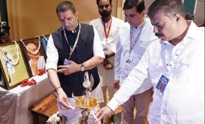 कांग्रेस का मांडू में दो दिवसीय ट्रेनिंग कैंप, बुलाए गए मोटिवेशनल स्पीकर, कमलनाथ वर्चुअल बताएंगे एमपी की आर्थिक नीति 1 KSHITITECH 21A 103 KSHITITECH