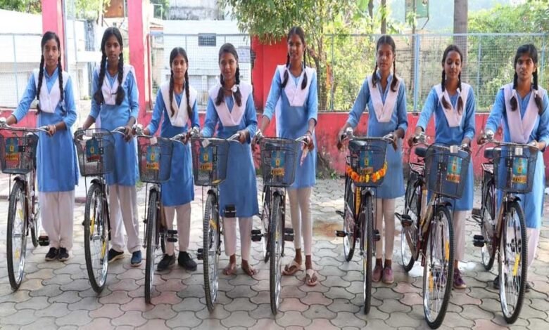 गुरु पूर्णिमा से शुरू हुई पहल, इस साल 4.30 लाख छात्रों को मिलेंगी साइकिलें 1 KSHITITECH 21A 112 KSHITITECH