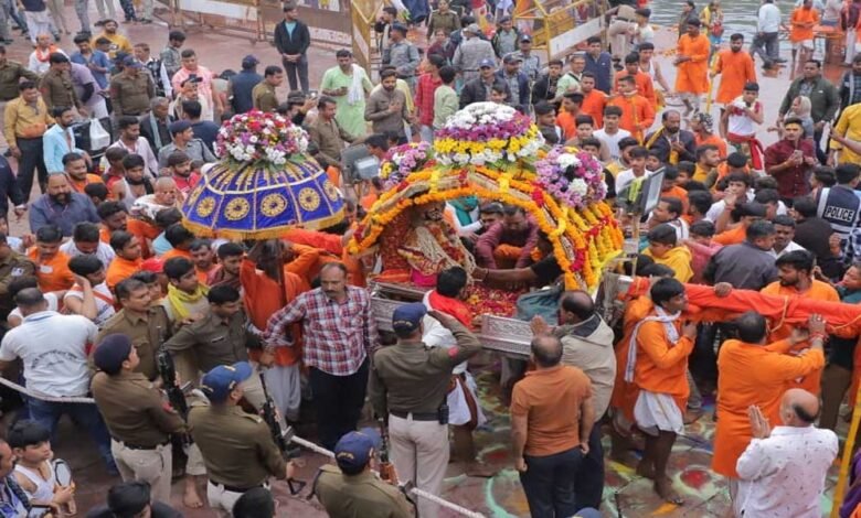 एकादशी पर उज्जैन में बाबा महाकाल की दूसरी सवारी, श्रद्धालुओं का उमड़ा सैलाब 1 KSHITITECH 21A 132 KSHITITECH