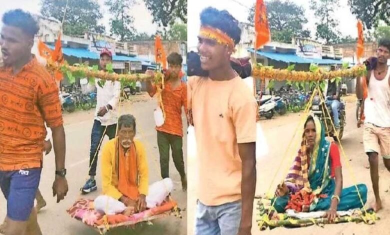 भक्ति और सेवा की मिसाल: बेटे ने खाट पर माता-पिता को बैठाकर कराया कोटेश्वर में जलाभिषेक 1 KSHITITECH 22A 133 1 1 KSHITITECH