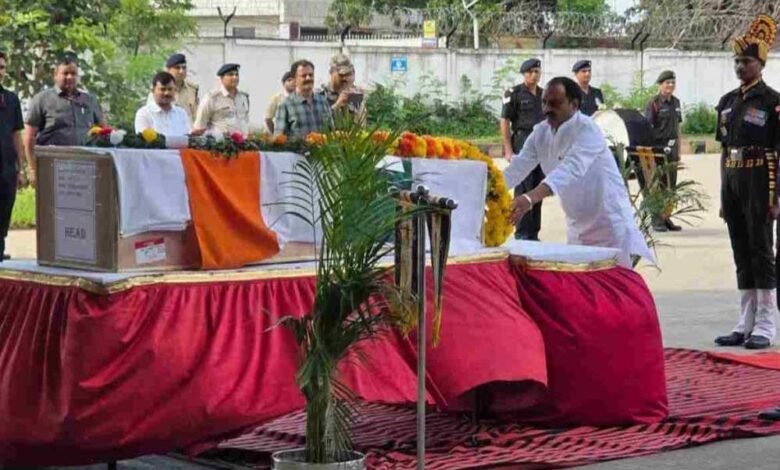 लेह में शहीद हरिओम को अंतिम सलामी, 4 हजार गाड़ियों के साथ दी गई वीर सपूत को विदाई 1 KSHITITECH 22A 43 KSHITITECH