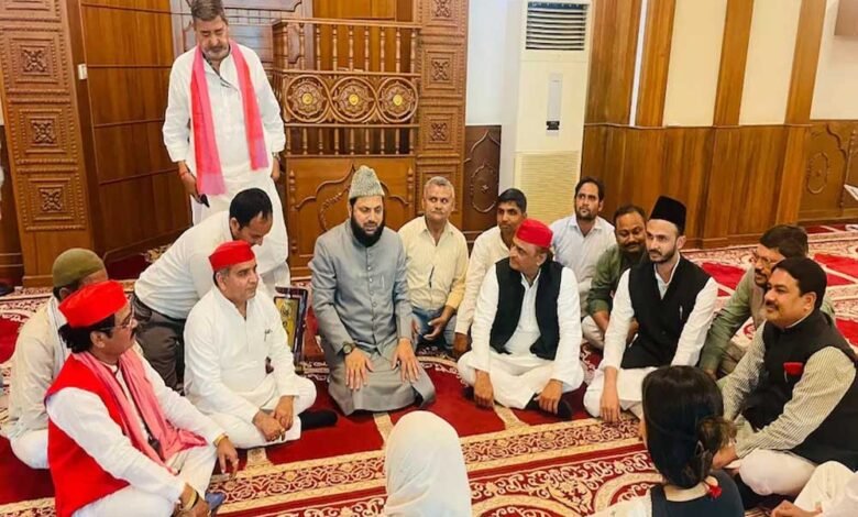 सपा सांसदों की बैठक ने बढ़ाया सियासी पारा, मस्जिद को बनाया राजनीतिक मंच: BJP का सवाल 1 KSHITITECH 23A 34 1 KSHITITECH