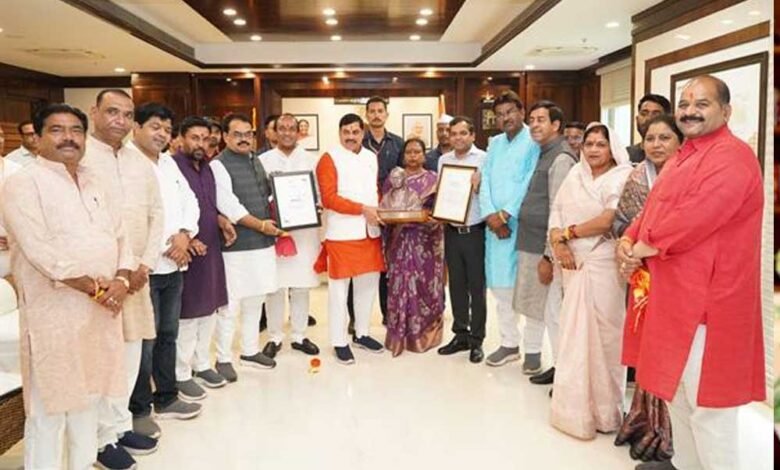 मुख्यमंत्री डॉ. यादव से भोपाल की महापौर श्रीमती राय ने की भेंट 1 KSHITITECH 23A 7 1 KSHITITECH