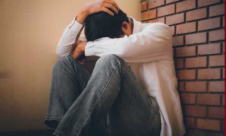 मुंबई प्रतिष्ठित स्कूल की शिक्षक को नाबालिग छात्र से बलात्कार के आरोप में मुंबई पुलिस ने गिरफ्तार किया 1 KSHITITECH 2A 142 KSHITITECH