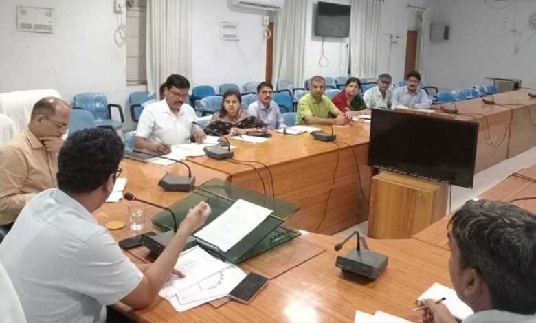 कलेक्टर ने की रीवा-सीधी-सिंगरौली रेल लाईन की समीक्षा 1 KSHITITECH 3A 79 KSHITITECH