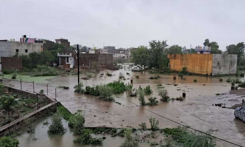 मध्यप्रदेश में बारिश का स्ट्रॉन्ग सिस्टम एक्टिव, कई जिलों में बाढ़ जैसे हालात, टीकमगढ़ में 8 घंटे में 6 इंच बारिश 1 KSHITITECH 4A 45 KSHITITECH