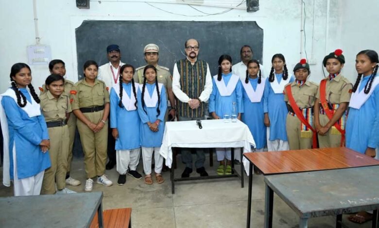 राज्यपाल रमेन डेका महासमुंद जिले के विकासखंड पिथौरा अंतर्गत ग्राम गोडबहल के शासकीय हायर सेकेंडरी स्कूल पहुंचे 1 KSHITITECH 5A 2 KSHITITECH