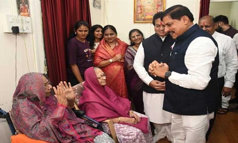 मुख्यमंत्री डॉ. यादव ने श्रीमती पटवा के जन्मदिन पर शुभकामनाएं दीं और आशीर्वाद प्राप्त किया 1 KSHITITECH 7A 76 KSHITITECH