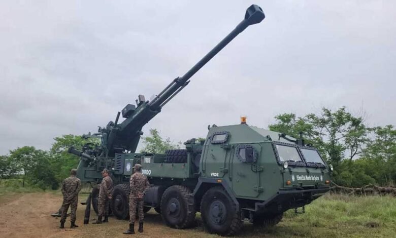 DRDO ने अत्याधुनिक माउंटेड गन सिस्टम विकसित किया, शूट एंड स्कूट क्षमता, जो इसे आधुनिक युद्ध में बेहद प्रभावी बनाती 1 KSHITITECH 8A 117 KSHITITECH
