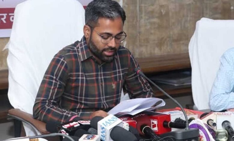 उत्तर बस्तर कांकेर : कलेक्टर ने लंबित कार्यों को जल्द से जल्द पूर्ण करने अधिकारियों को दिए निर्देश 1 KSHITITECH 8A 178 KSHITITECH